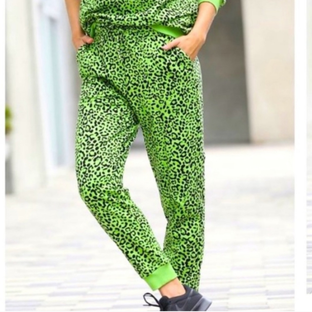 New! Green Leopard Print Jogger Pant and Pullover Long sleeve lounge set New - Picture 3 of 4